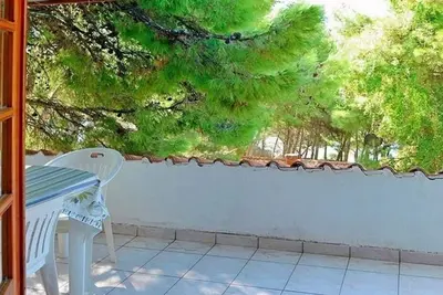 Appartement d'une chambre prés de la plage Ivan Dolac, Hvar (A-18100-c)