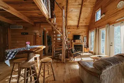 Image de Cabine isolée avec vue sur le lac et a sa propre cascade privée