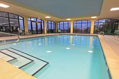 Image de Petit déjeuner gratuit. Bassin. Près du parc national de Hot Springs + commerces locaux!