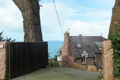 Image de Merveilleuse maison de vacances privée pour 8 personnes avec Wifi, Tv, terrasse et parking