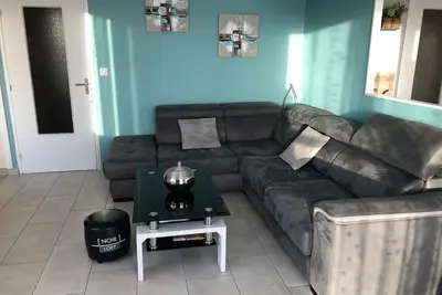 Image de Appartement spacieux avec grande terrasse. Proche ligne de tramway.