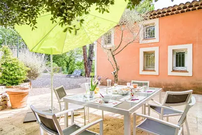 Image de Magnifique maison de vacances privée avec Wifi, piscine privée, Tv, patio, animaux admis, parking
