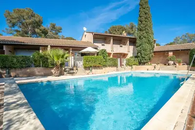 Image de Joli appartement avec Wifi, piscine, climatisation, Tv, terrasse, animaux admis et parking