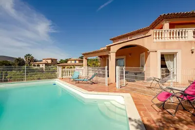 Image de Belle maison de vacances privée avec Wifi, piscine privée, climatisation, Tv, terrasse et parking