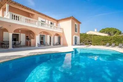 Image de Belle maison de vacances privée avec piscine privée, Wifi, climatisation, Tv, terrasse, parking