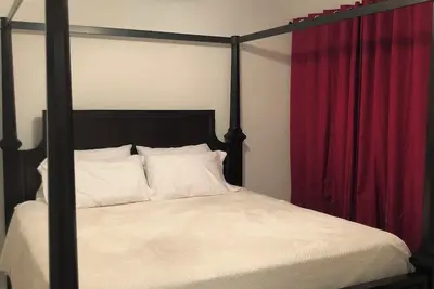 Image de Condo confortable 2 Bd dans la zone principale avec lit King Size