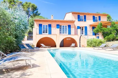 Image de Belle maison de vacances privée avec climatisation, piscine privée, Wifi, Tv, terrasse, parking