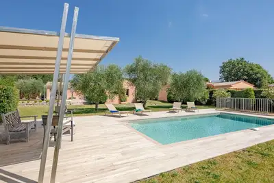 Image de Belle maison de vacances privée avec piscine privée, Wifi, Tv, terrasse, animaux admis, parking