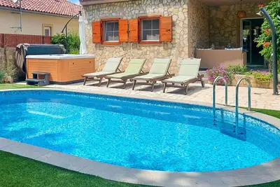 Image de Maison de vacances privée avec piscine privée, Wifi, climatisation, bain à remous, Tv, terrasse