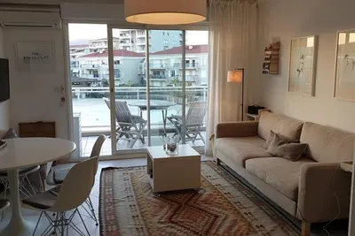 Image de «Nouveau» - Appartement climatisé avec une chambre - Vue sur la mer et la piscine