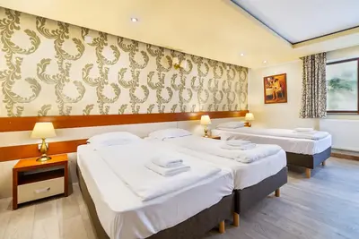 Image de OldTown ★ Chambre privée et salle de bain ★ Terrasse avec vue sur la montagne | 3 personnes