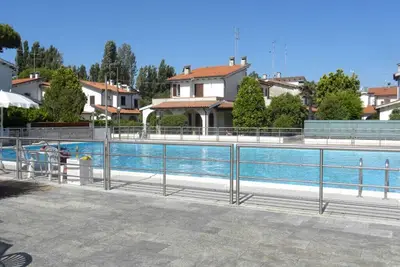 Image de Villa neuve dans résidence avec piscine en bord de mer