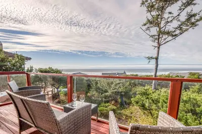 Image de Vues à 180 degrés de cette belle maison Waldport en dehors de la zone du tsunami!