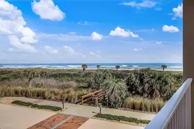 Image de Updated Oceanfront Corner Unit, larger than most at 1263 sq ft.