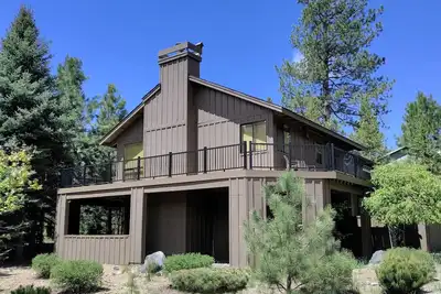 Image de N. spacieux Sunriver home avec bain à remous, Sharc, A / C