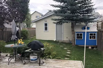 maison cachée dans une cabane dans la vallée!