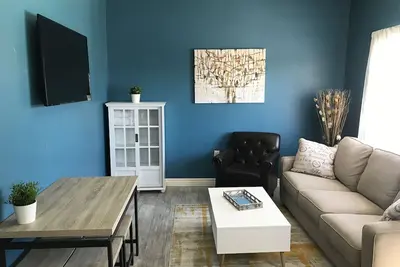 Image de Baby Blue Sky - Remodeled with Nearby Trails