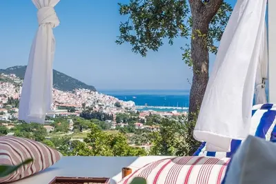 Image de Villa Kerasi est une magnifique nouvelle villa conçue dans le style traditionnel de Skopelos.