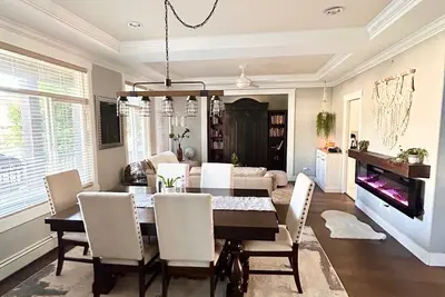 Image de Belle maison moderne et propre de 6 chambres Ă seulement 35 minutes du centre-ville de Vancouver!