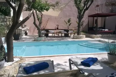 Image de Le Manor - Villa Historique avec Piscine Privée au Coeur de la Vieille Ville