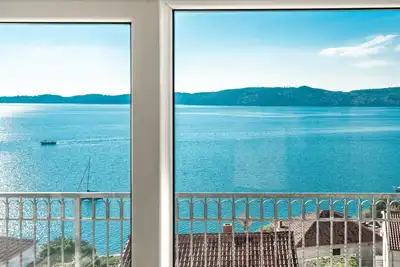 Grand appartement pour 6 (8) personnes! Mighty Fine View! A seulement 2, 5 km de Trogir!