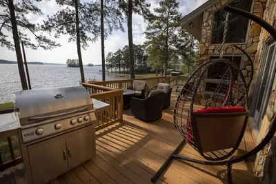 Image de Nouvelle Liste! 6000 pieds carrés Lake Wateree Estate w \/ 4 cheminées, rampe de bateau et quai!