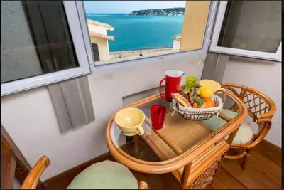 Image de Charmante maison est située en face du Rempart