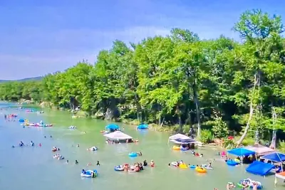 Image de Float 2 Cabin! Private Frio River Access @ Comanche Crossing, Cowboy Style!