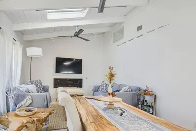 Image de 3 Br 2Bath Private Beach House, with Hot tub, fireplace & firepit