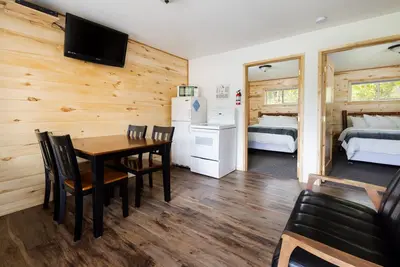 Image de Hébergement pratique et abordable West Glacier - Beargrass Lodging # 1
