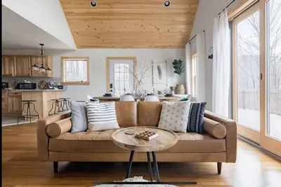 Image de Évadez-vous dans une cabane romantique dans les Catskills avec une vue imprenable.