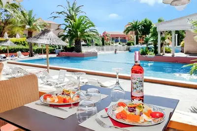 Image de Homerez - Appart. Canet-en-Roussillon, piscine partagée.