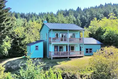 Image de The Yeti Ohana - fun, solitude & ocean views.