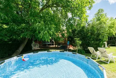 Image de Belle maison de vacances privée pour 8 personnes avec piscine privée, Wifi, Tv, patio et parking