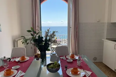 Bel appartement pour 5 personnes avec Wifi, Tv, balcon et animaux admis