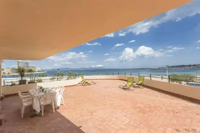 Image de Ref. Blanc CANIGÓ 1: Devant la plage, appartement avec grande terrasse et parking. Wifi compris