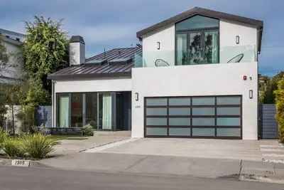 Image de Stunning Contemporary Santa Monica Home - 4Br + 5Ba + Private Office