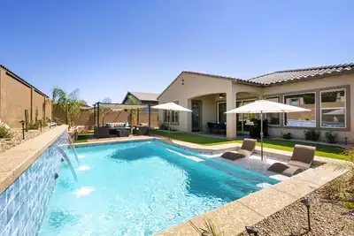 Belle maison de 4 chambres 3 salles de bain avec piscine privée chauffée