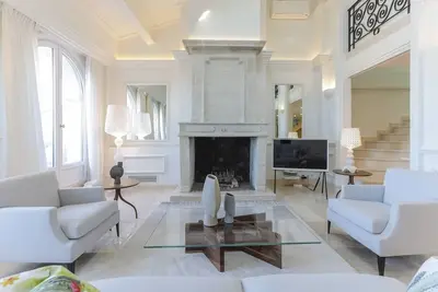 Fantastique appartement de luxe de 3 chambres avec terrasse et vue sur la ville 3 min. aux plages