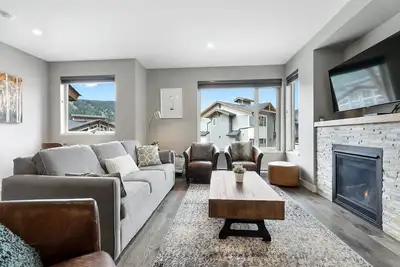 Image de Maison de ville moderne 3bd flambant neuve, skis aux pieds ⛷
