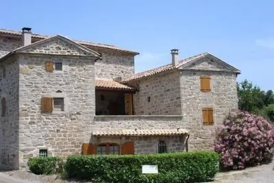Image de Mas Des Oliviers - Mas typiquement provençal rénové avec goût et piscine privée