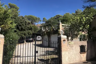Image de Maison provençale 8 personnes • Piscine • Pool house • Pétanque • Proche plages
