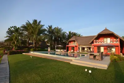 Image de Magnifique Villa En Bord De Mer Avec Acces Prive A La Plage, Service 5*