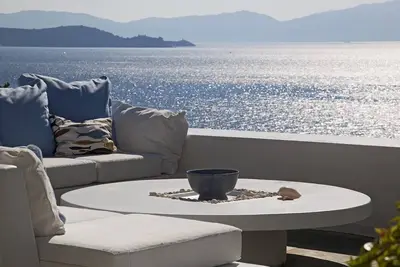 Image de Privé de luxe et de détente sur la belle villa par une plage de sable