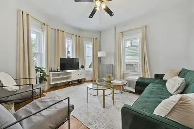 Image de The Maverick-Modern 4 Br-10 Min to Encore, Boston, Airport