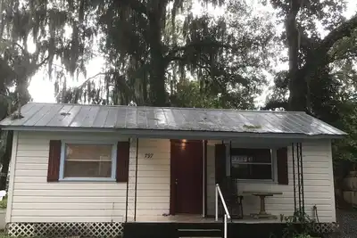 Image de Old Florida Cottage Canal Front