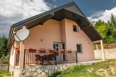 Image de Paradis de la forêt - villa de trois chambres