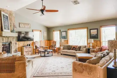 Image de Grande cabane près de Fishing🐟, Golf⛳️, Alberta Creek Marina⚓️ | + Wifi +