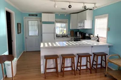 Image de «The Fishbowl» - Le Perfect Beach Surf Intimate Beach Cottage!