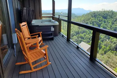 Image de 3 Bed / 3 Bath. Great View et proche de tout! Décoré! ! Weekday Promotions! !